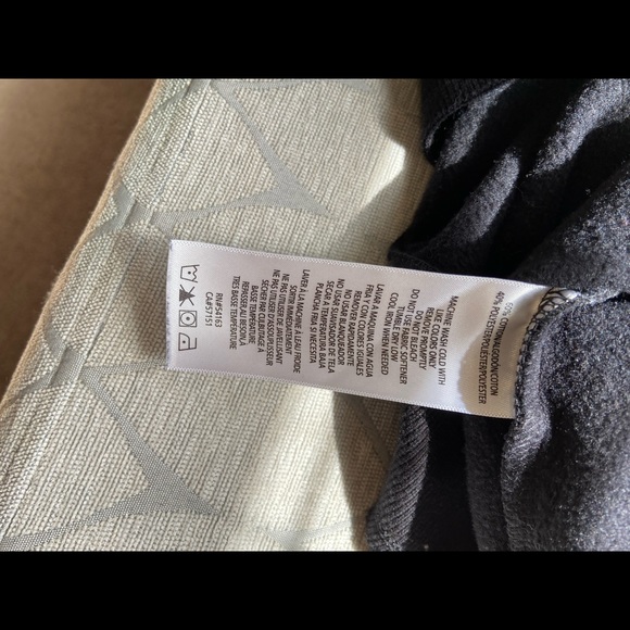 Calvin Klein Cropped Sweatshirt - Picture 4 of 4